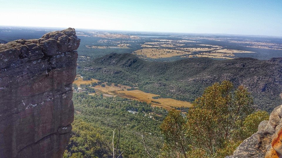 Pinnacles walk grampians victoria