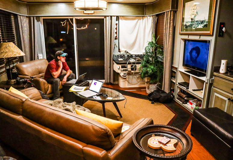 Houseboat rental in Florida we found on VRBO.