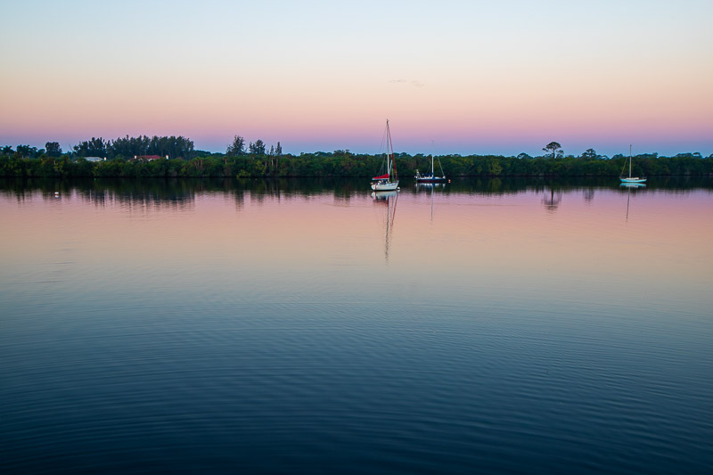 Houseboat rental in Florida we found on VRBO.