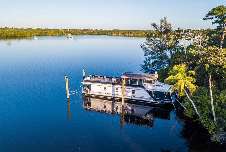 Houseboat rental in Florida we found on VRBO.