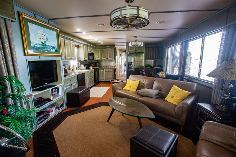 Houseboat rental in Florida we found on VRBO.