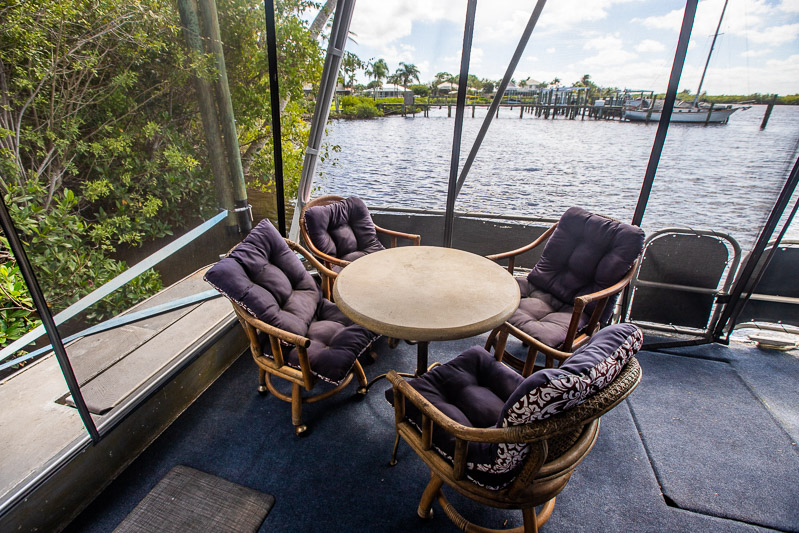 Houseboat rental in Florida we found on VRBO.