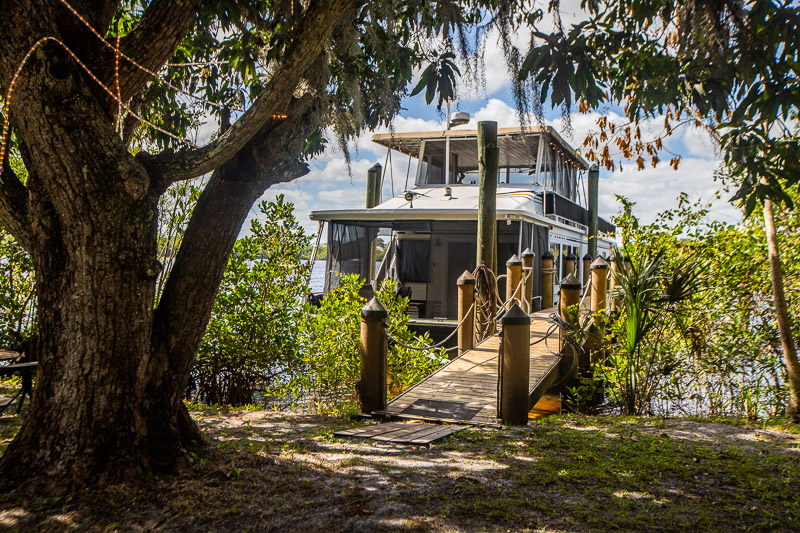 Houseboat rental in Florida we found on VRBO.