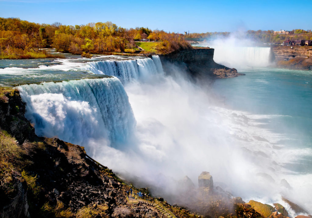 niagara falls rushing over the side