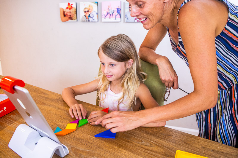 Healthy screen time playing Osmo