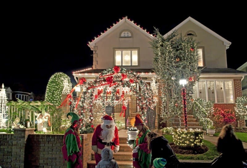 Dkyker Heights Christmas Lights Brooklyn (800 x 546)