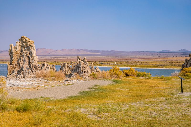 Mono lake boardwalk trail