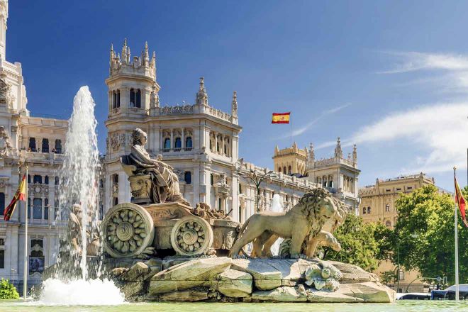 fountain of cibeles in madrid