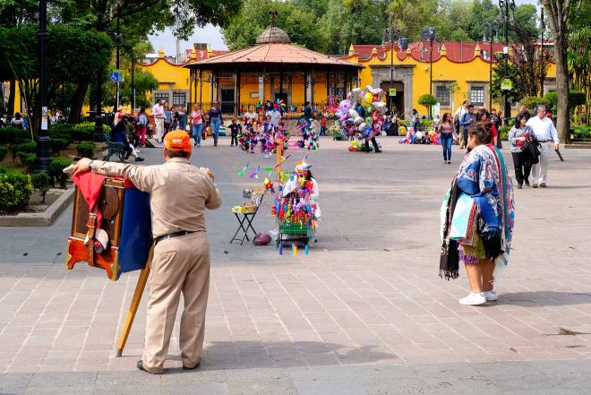 mexico people street, Where to stay in Mexico City