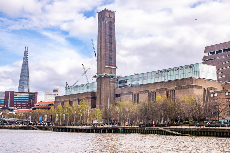 chimney and warehouse building of tate modern london