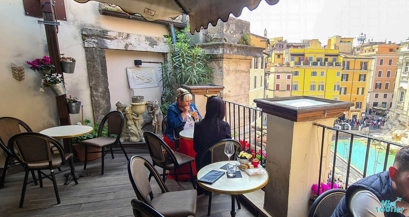 Rooftop bar fontana di Trevi view