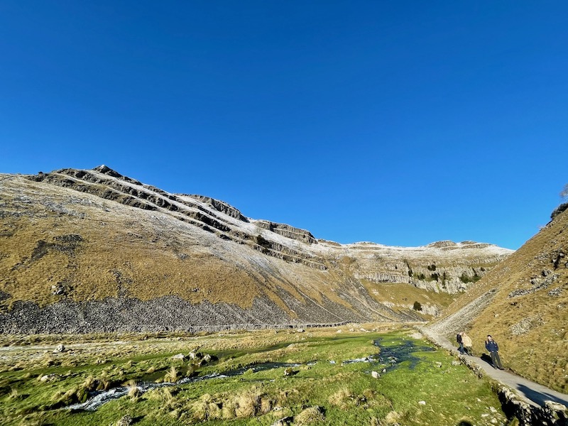 Pennine Way hiking trail through the mountains in the UK