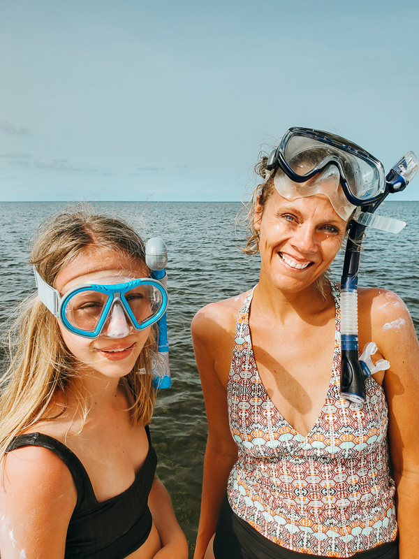 mother daughter snorkeling