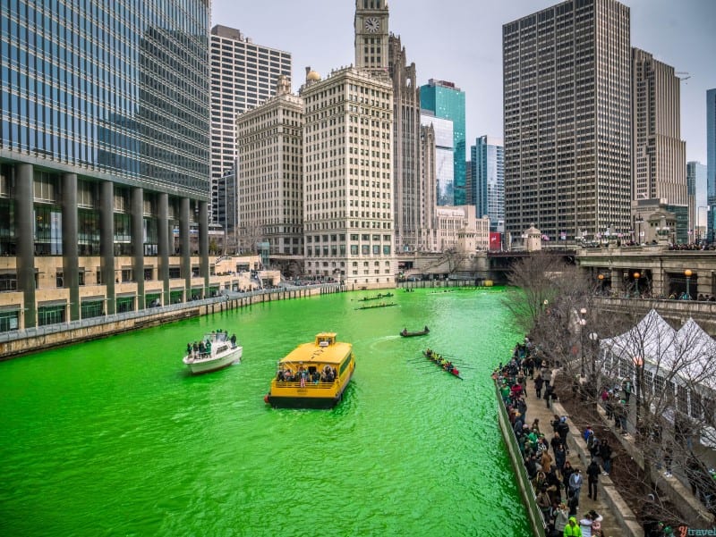 boats going down green chicago river