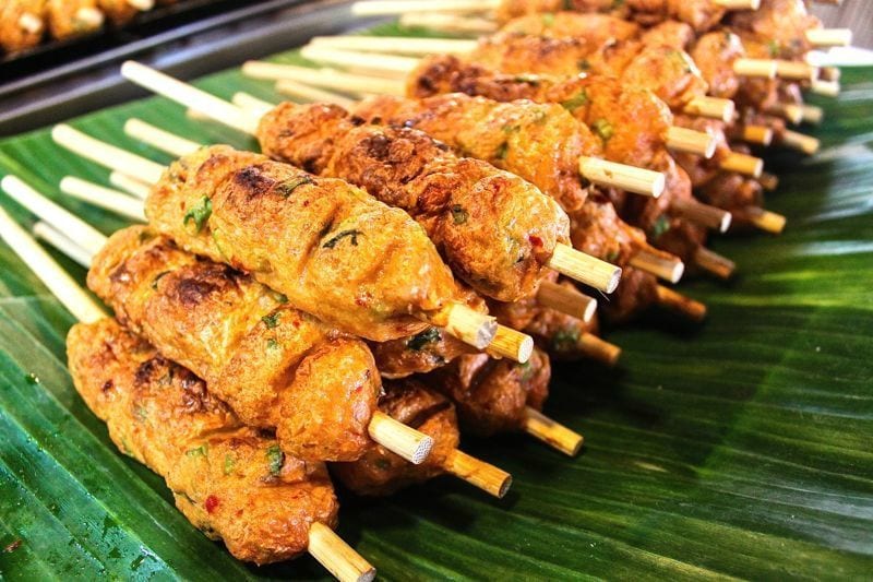 plate of chicken satay