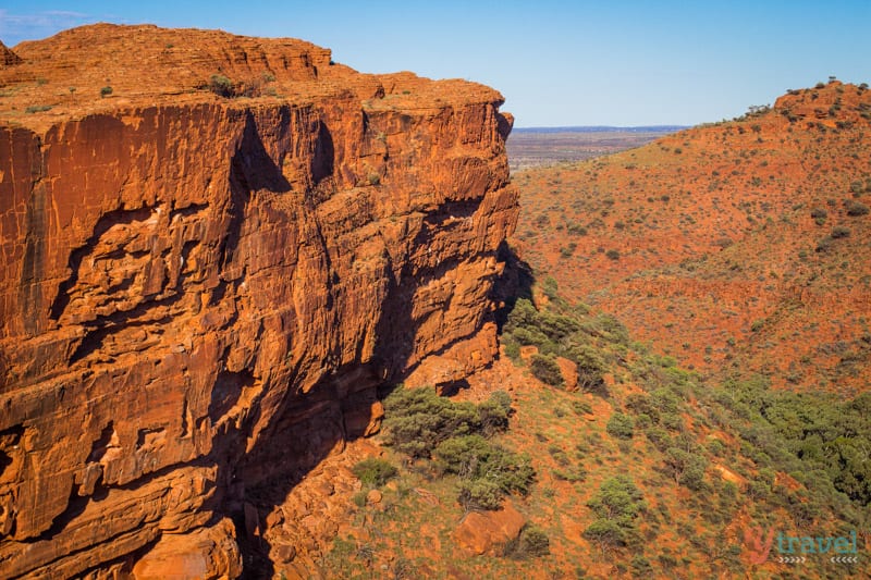 red cliffs in Kings Canyon RIm walk 