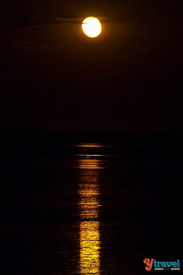 "Staircase to the Moon" over the water