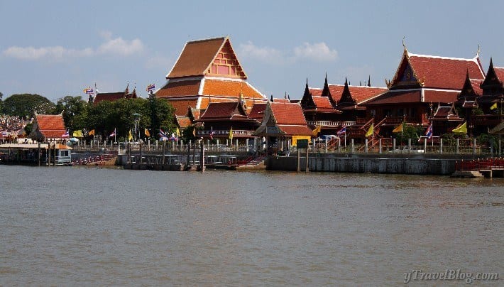 temples along the rRiver cruise of Ayutthaya