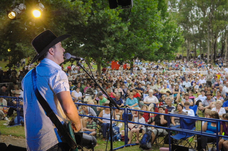 singer perfomring on stage looking at the crowd at the tamowrth country music festival