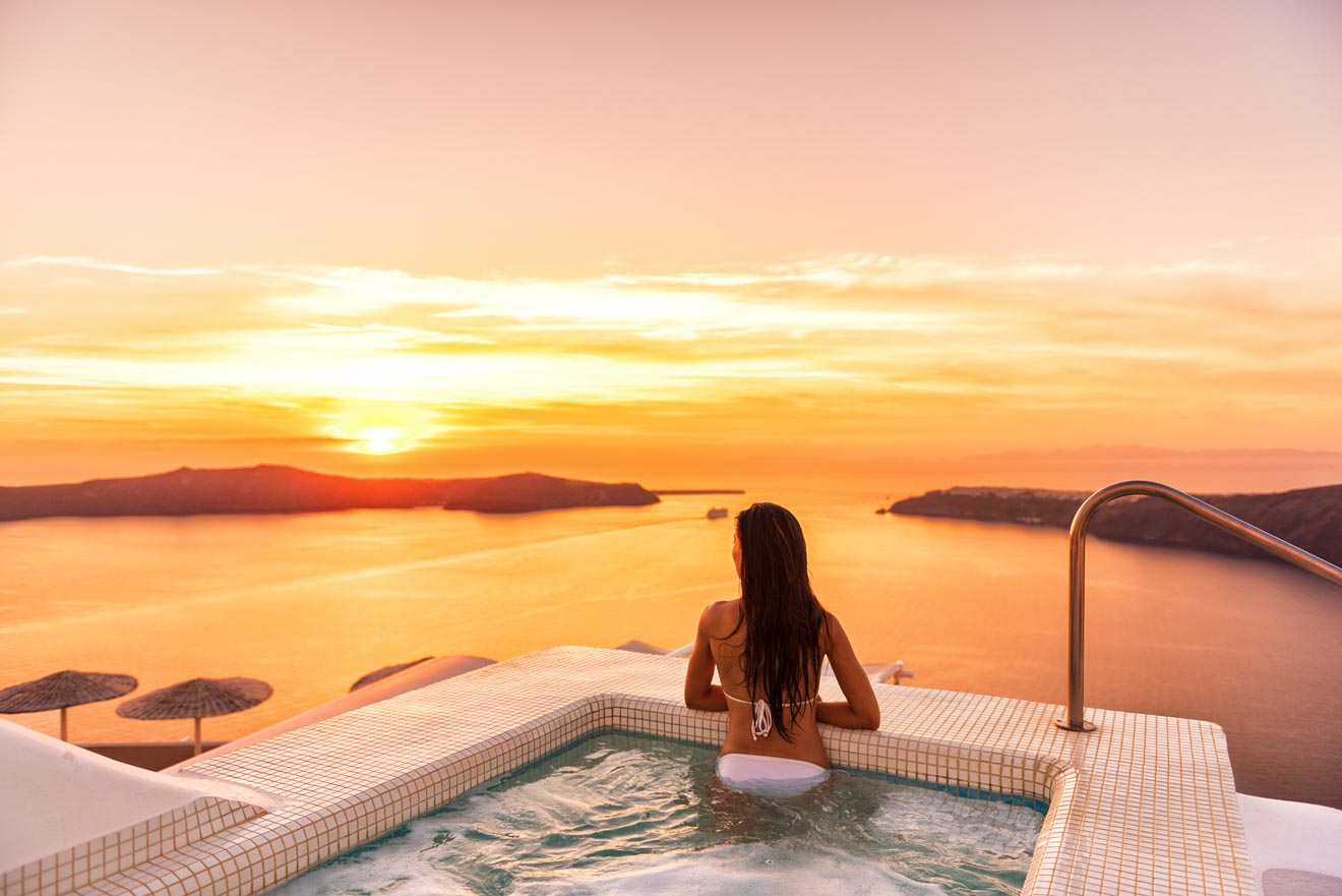 infinity pool santorini