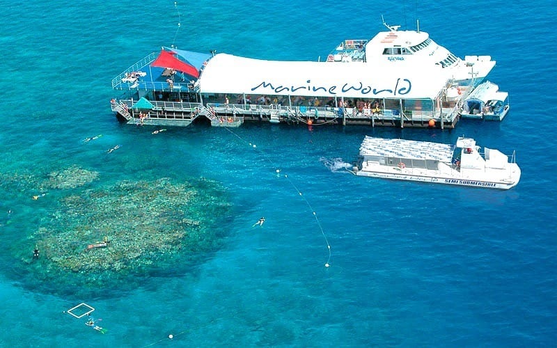 pontoon Marine World on the edge of the reef