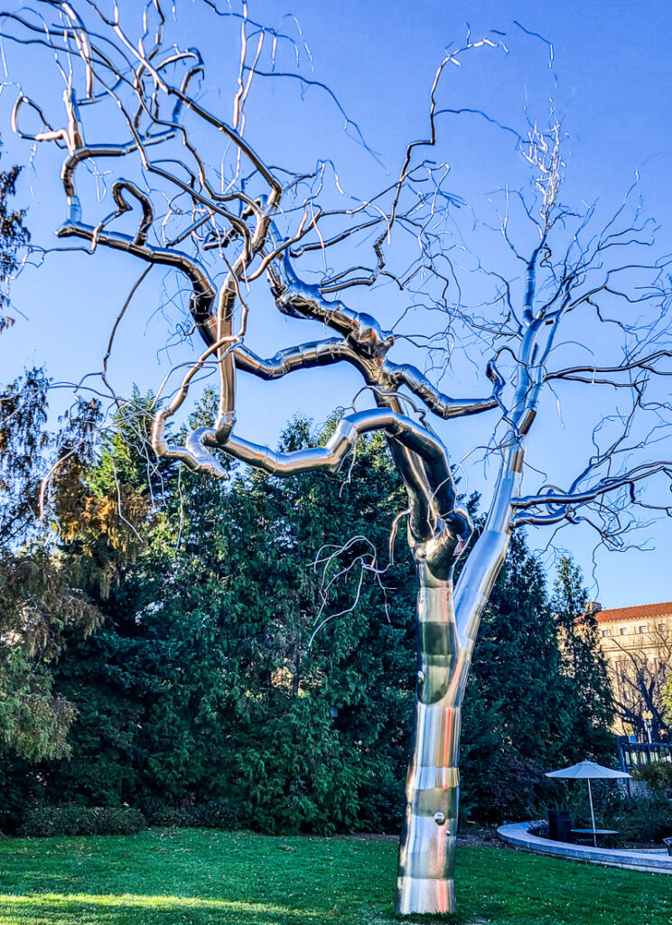 Tree sculpture