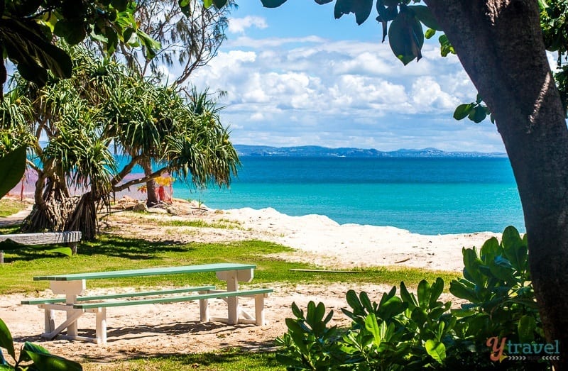 picni table beside the beach