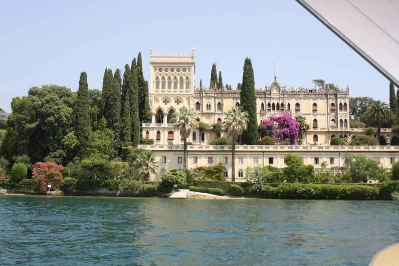 Isola Del Garda on the edge of the lake