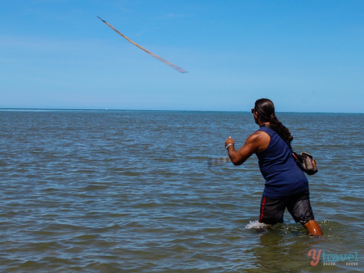 man Spear fishing at Cooya Beach Cairns (4)