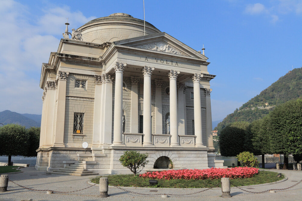 domed rof and columns of Tempio Voltiano