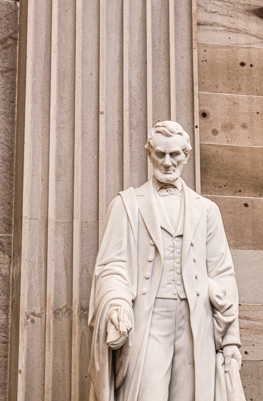 statue of abraham lincoln