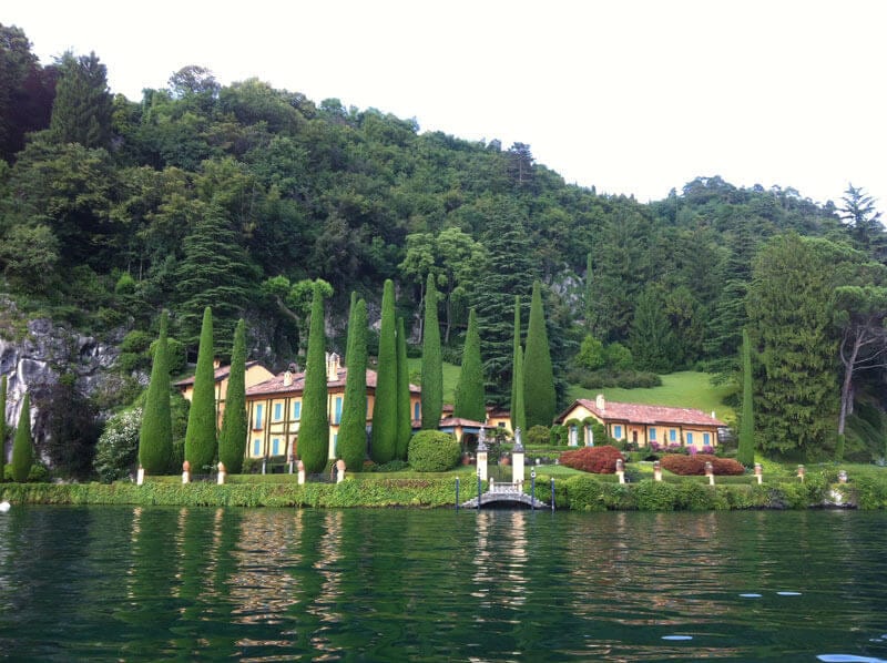 homes and gardens on edge of lake como