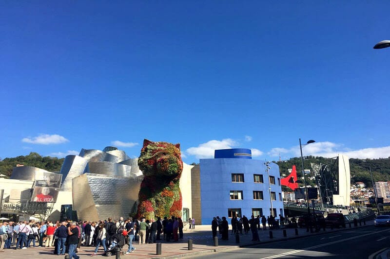 flower puppy outside Guggenheim Museum