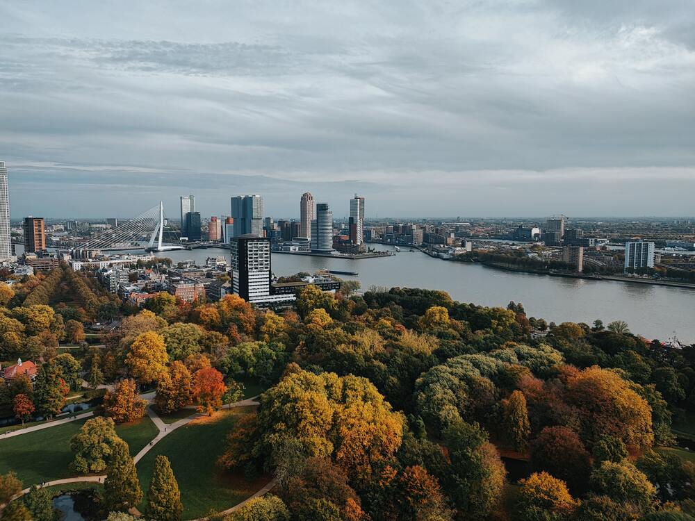 Fall colors of Het Park by the river