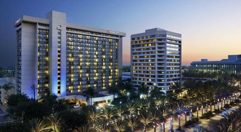 Anaheim Marriott lit up at night