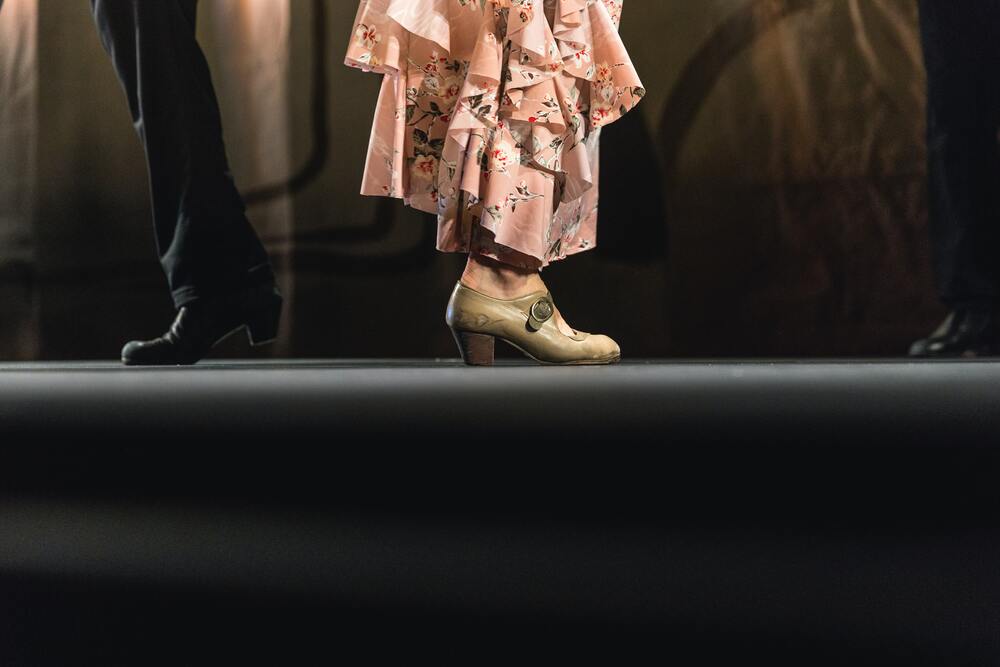 ruffled skirt and flemenco shoes dancing