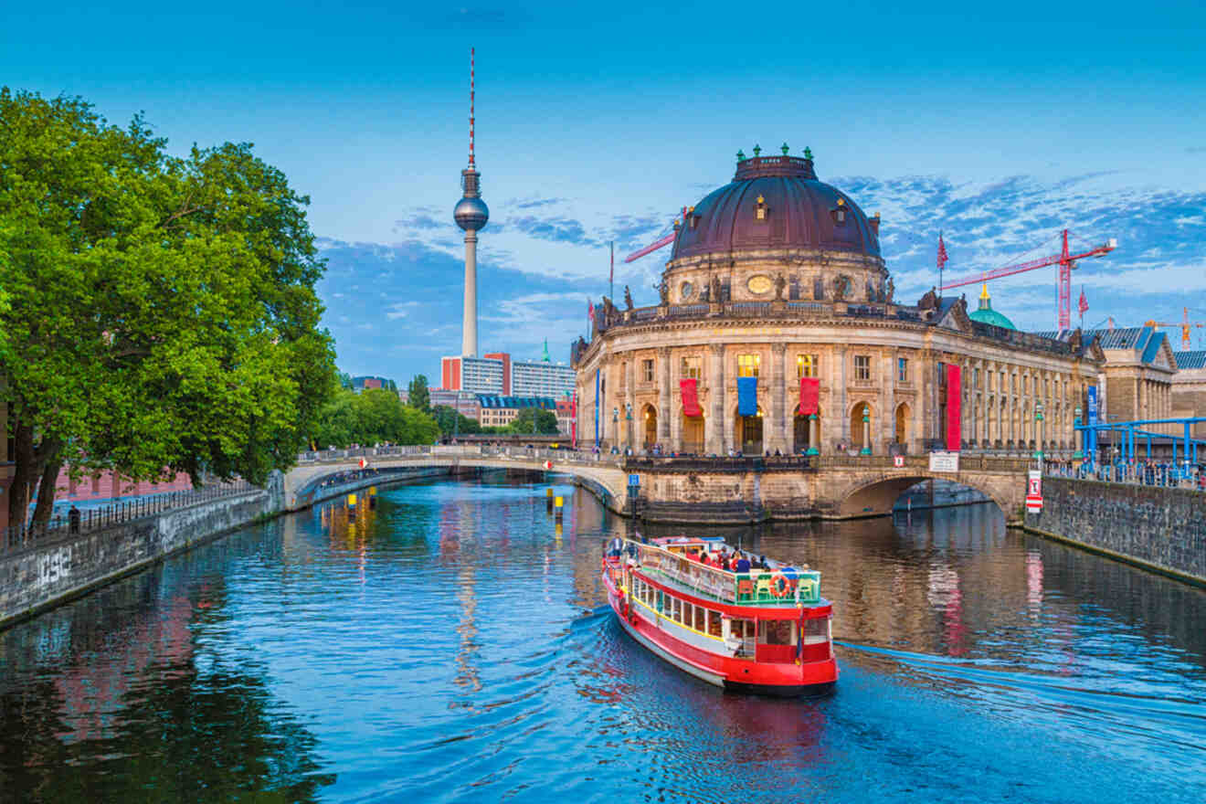 3 Berlin course sunset dinner cruise