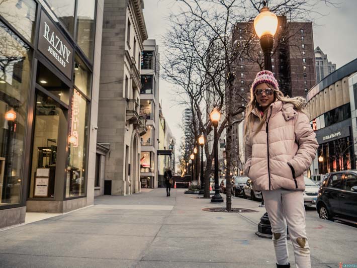 girl posing while Shopping in Chicago Magnificent Mile