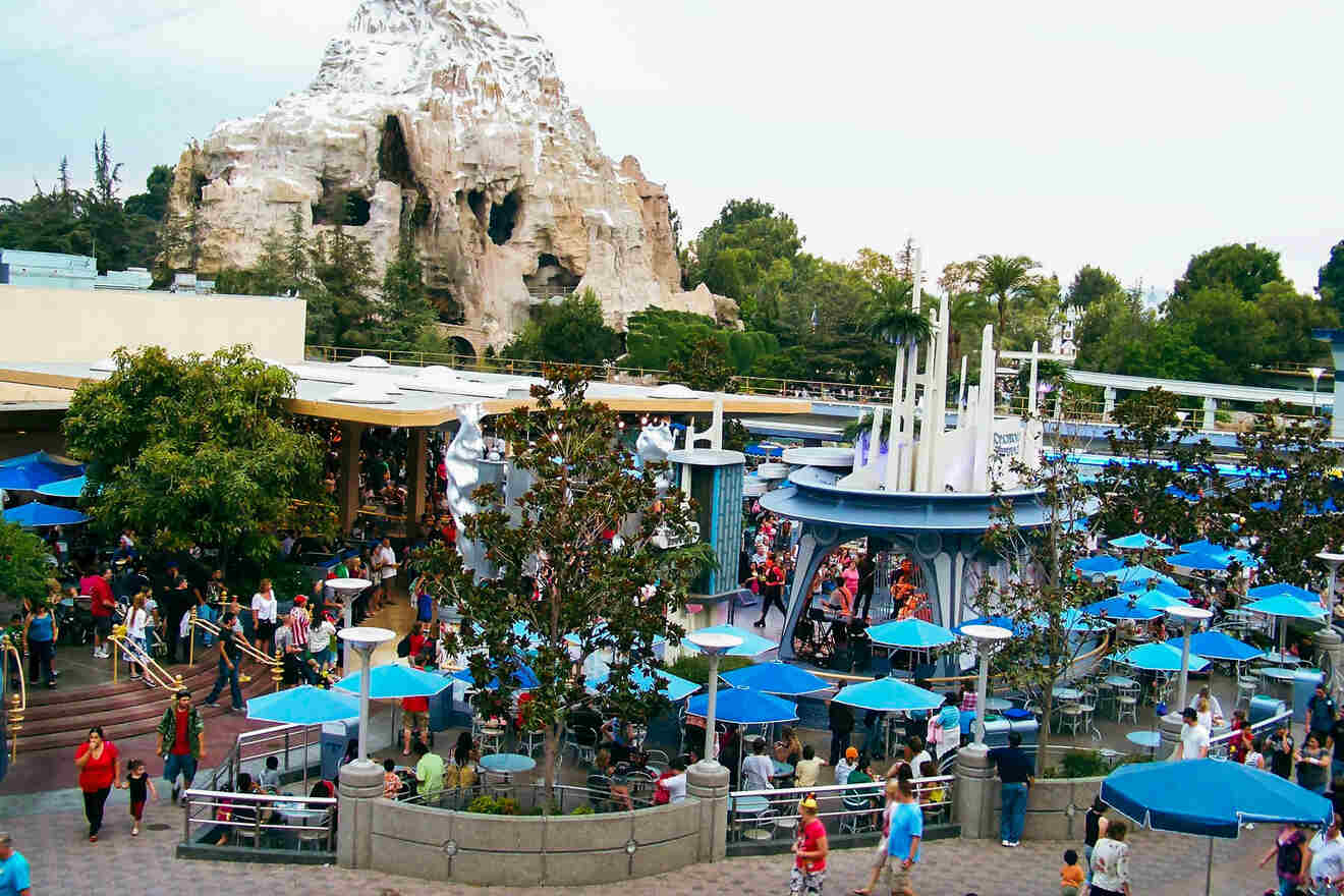 1.10 Tomorrowland Terrace Restaurant