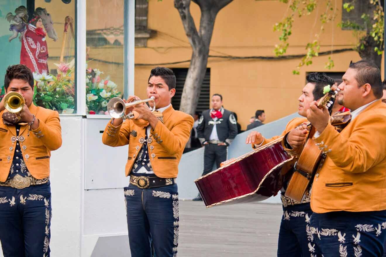 Mariachis singing 