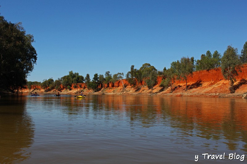 red cliffs along the murrumbidgee river