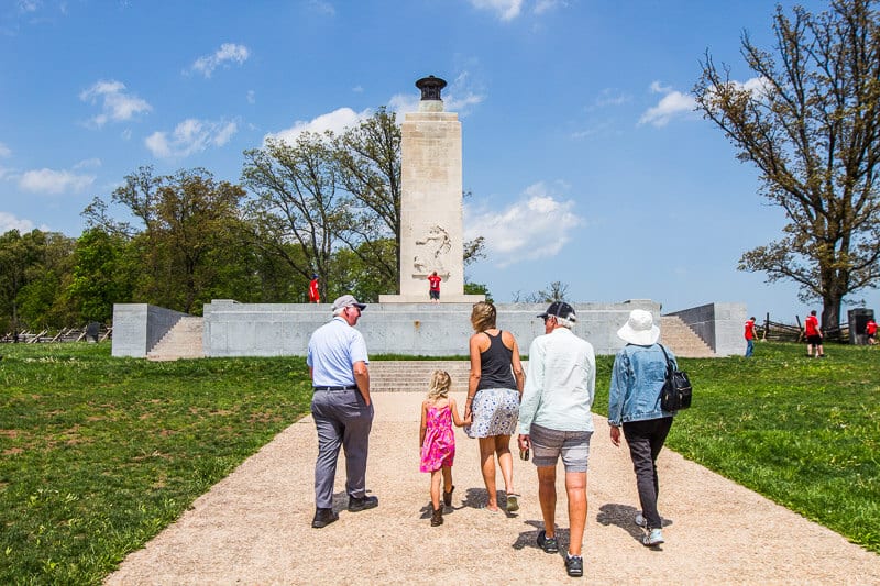 people walking to monument on a Gettysburg Battlefields tour guided audio tour