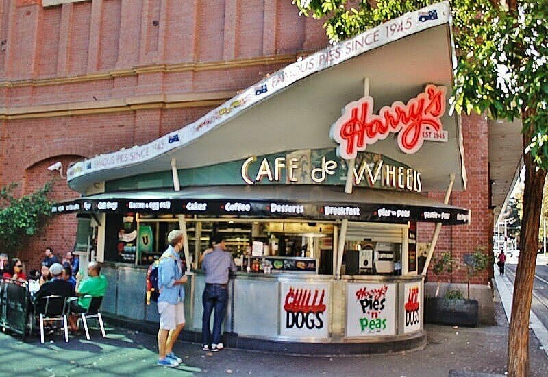 people liinging up for pies at Harry’s Cafe De Wheels