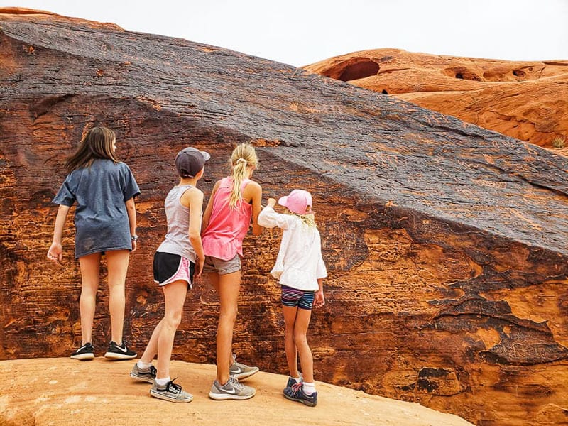 girls looking at VAlley of Fire petroglyphs