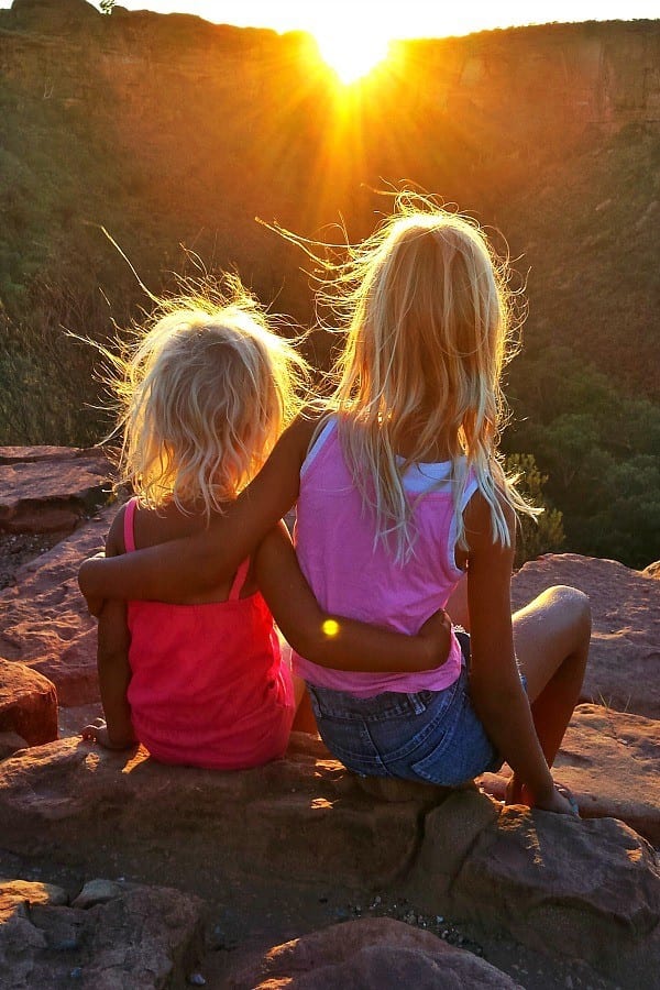 kalyra and savannah hugging watching Sunrise at Kings Canyon