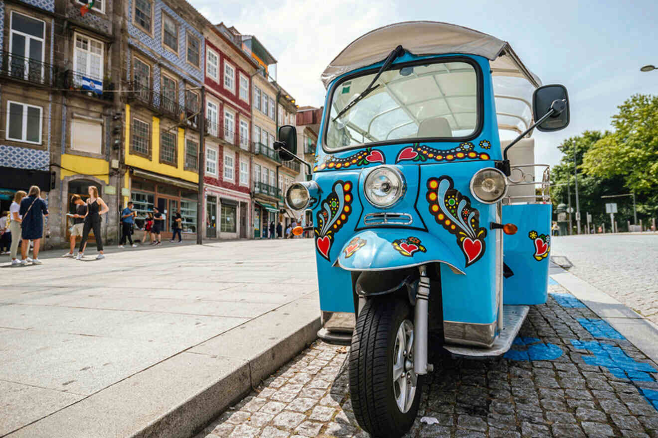 tuk tuk in Porto