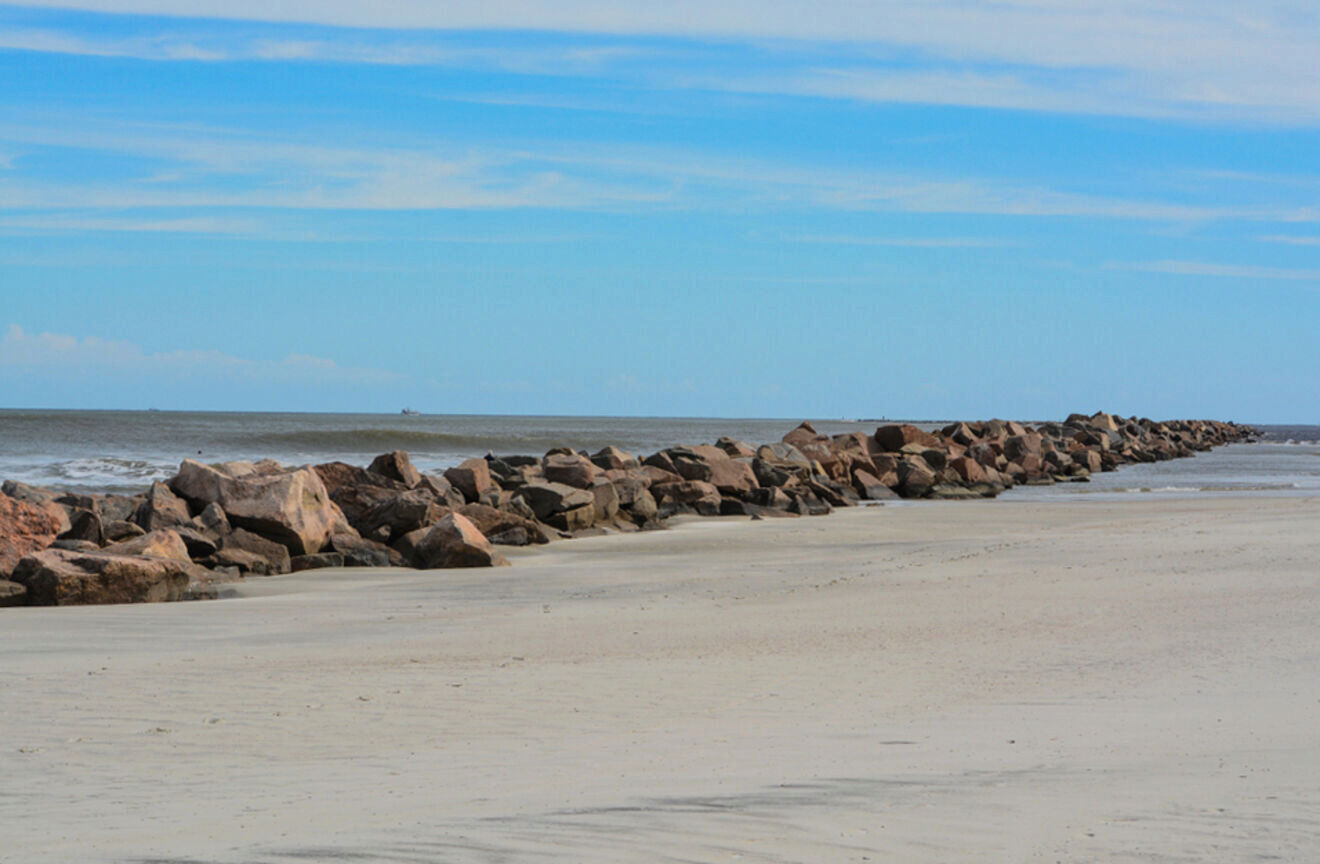 The beach with big rocks at Huguenot Memorial Park