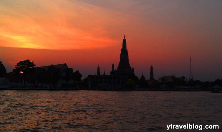 Wat Arun sunset in Bangkok 