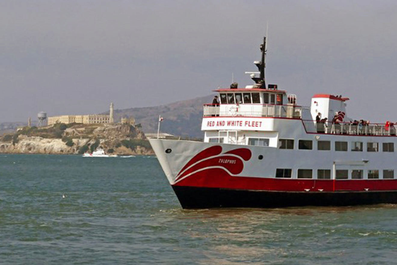 San Francisco bay cruise and view over Alcatraz Island