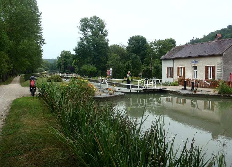 home on the Écluse 32S Gissey Burgundy Canal France